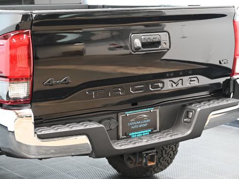 Used 2020 Toyota Tacoma SR5 AWD/4WD image 14