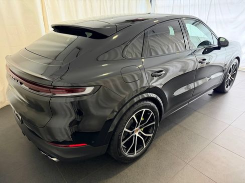 Certified 2025 Porsche Cayenne E-Hybrid Coupe AWD/4WD image 9