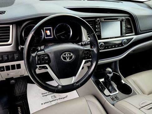 Used 2019 Toyota Highlander XLE w/ Protection Package #3 AWD/4WD image 25