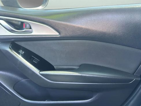 Used 2018 MAZDA MAZDA3 Sport FWD image 18