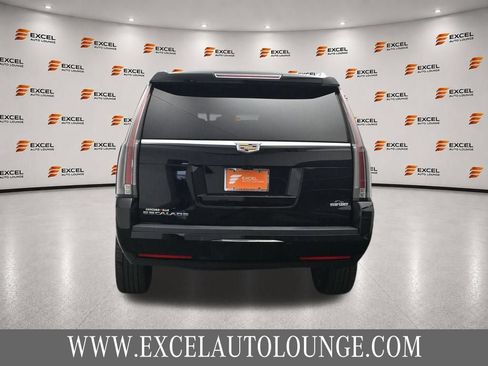 Used 2018 Cadillac Escalade Premium Luxury AWD/4WD image 4