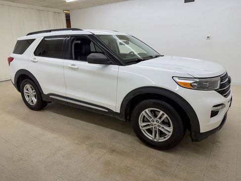 Used 2021 Ford Explorer XLT w/ Equipment Group 202A AWD/4WD image 8