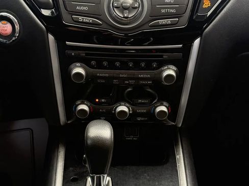 Used 2018 Nissan Pathfinder S AWD/4WD image 16