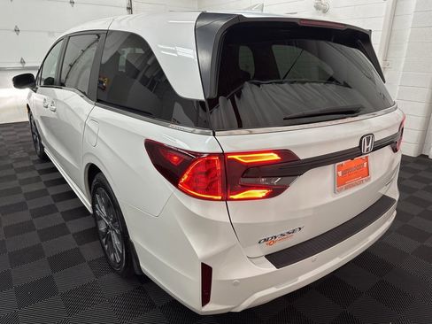 Used 2025 Honda Odyssey Touring image 7