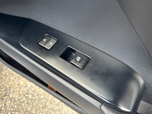 Used 2018 Toyota Camry SE FWD image 36
