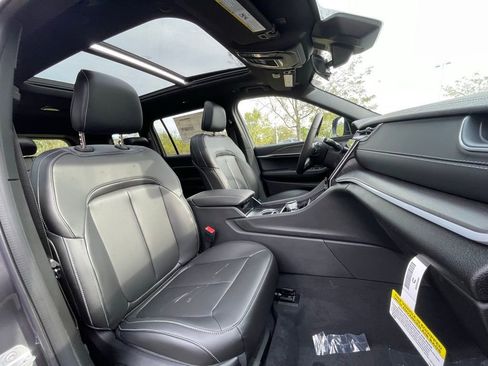 New 2025 Jeep Grand Cherokee L Limited w/ Black Appearance Package image 12