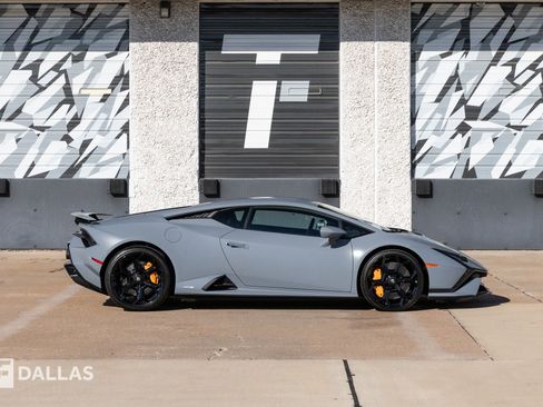 Used 2024 Lamborghini Huracan Tecnica image 19
