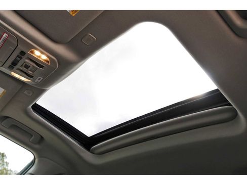 Used 2023 Toyota Highlander XLE image 29