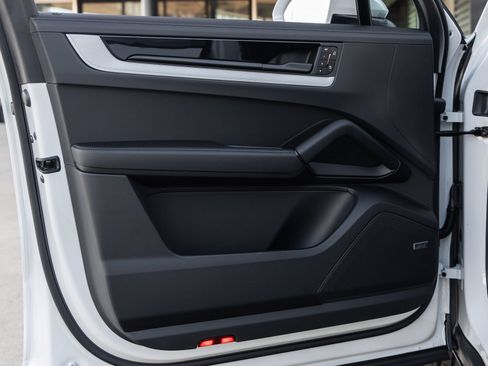Certified 2026 Porsche Cayenne AWD/4WD image 20