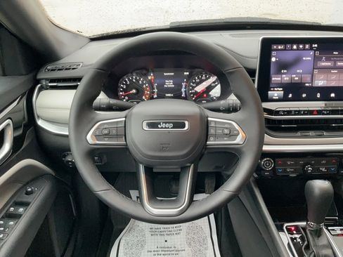 Used 2024 Jeep Compass Limited image 11