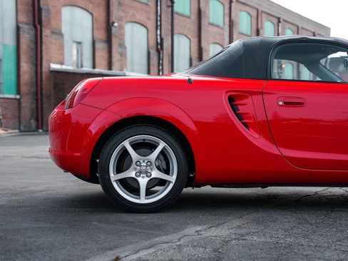 Used 2003 Toyota MR2 image 78