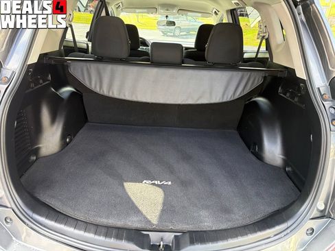 Used 2016 Toyota RAV4 LE AWD/4WD image 12