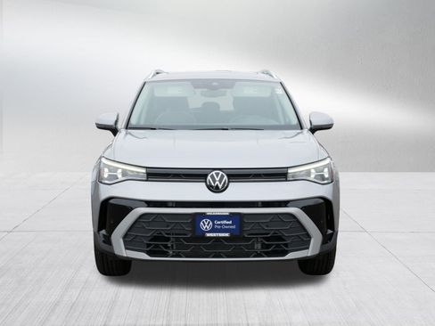 Certified 2025 Volkswagen Taos SE w/ Panoramic Sunroof Package image 2