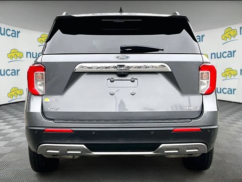 Used 2022 Ford Explorer XLT w/ Equipment Group 202A image 5