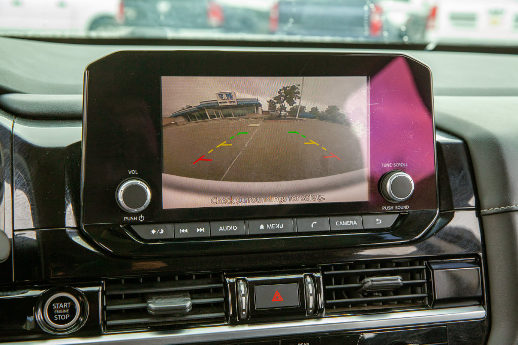Used 2022 Nissan Pathfinder SV FWD image 17