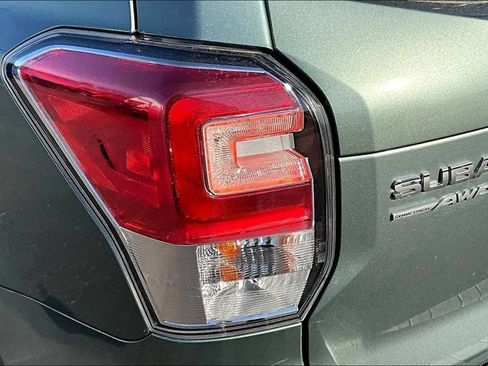 Used 2018 Subaru Forester 2.5i Premium w/ Popular Package #2A AWD/4WD image 19