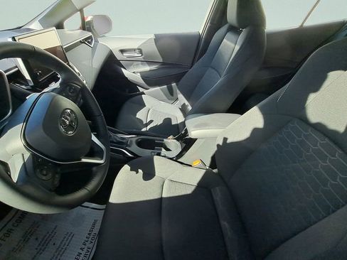 Used 2025 Toyota Corolla SE image 5