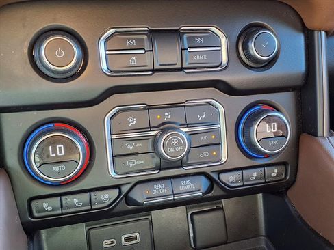 Used 2021 Chevrolet Suburban High Country w/ Premium Package image 22