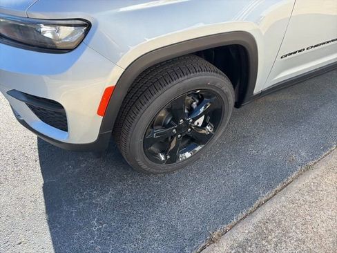 New 2025 Jeep Grand Cherokee Altitude RWD image 4