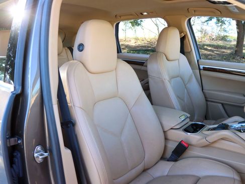 Used 2014 Porsche Cayenne image 33
