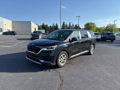 Used 2022 Kia Carnival LX FWD image 3
