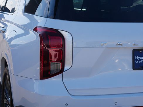 Used 2023 Hyundai Palisade Calligraphy image 17