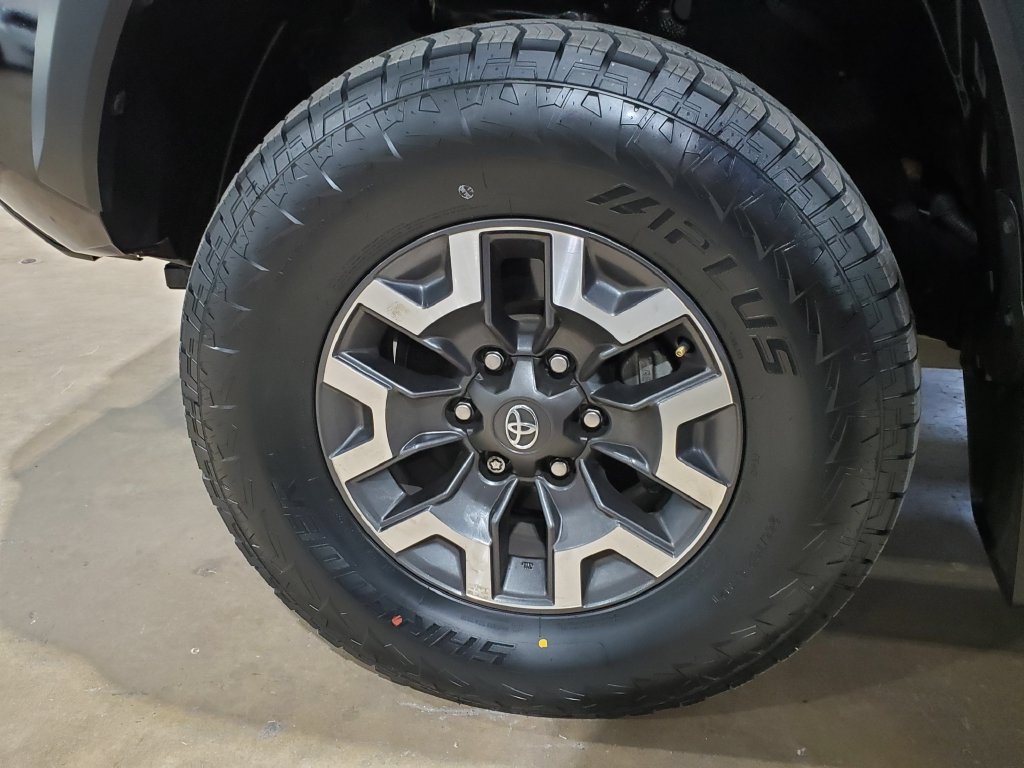 Used 2022 Toyota Tacoma TRD Off-Road AWD/4WD image 35