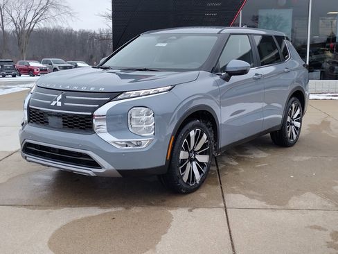 New 2026 Mitsubishi Outlander SE image 1