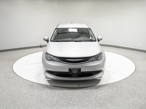 Used 2022 Chrysler Voyager LX FWD image 30