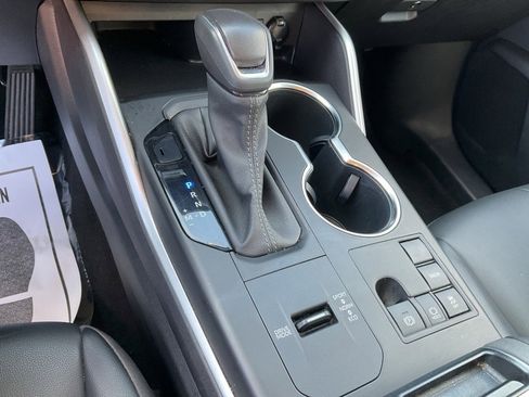 Used 2023 Toyota Highlander XLE image 11