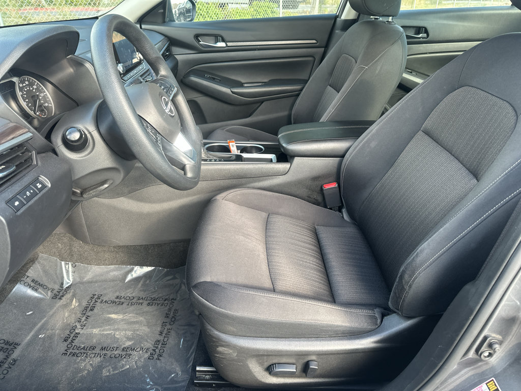 Used 2024 Nissan Altima 2.5 SV FWD image 14