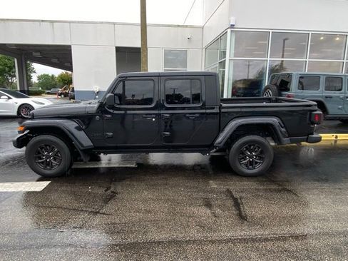 Used 2022 Jeep Gladiator Sport image 6