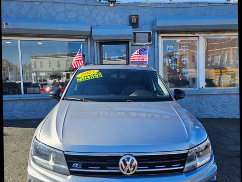 Used 2021 Volkswagen Tiguan SE R-Line image 1