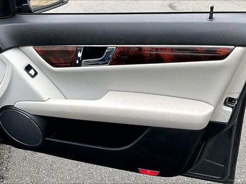 Used 2010 Mercedes-Benz C 300 Sport image 19