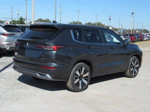 New 2026 Mitsubishi Outlander SE AWD/4WD image 3