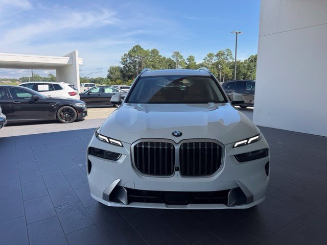 Used 2026 BMW X7 xDrive40i w/ Premium Package AWD/4WD image 3