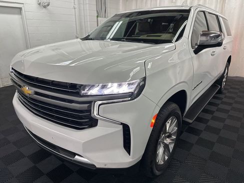 Used 2021 Chevrolet Suburban Premier w/ Premium Package image 4