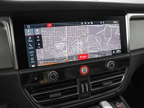 Certified 2026 Porsche Macan AWD/4WD image 21