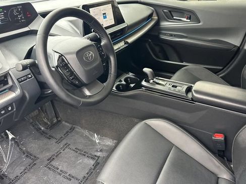 Used 2025 Toyota Prius XLE FWD image 12