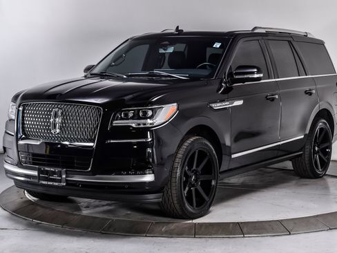 Used 2024 Lincoln Navigator Premiere AWD/4WD image 2