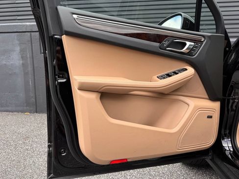 Certified 2026 Porsche Macan AWD/4WD image 25