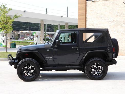 Used 2017 Jeep Wrangler Sport S AWD/4WD image 25