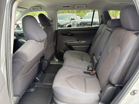 Used 2025 Toyota Highlander LE FWD image 14