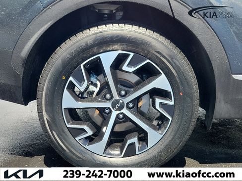 Certified 2023 Kia Sportage EX AWD/4WD image 9
