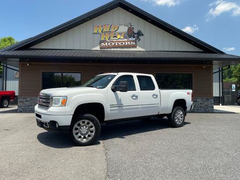 Used 2012 GMC Sierra 2500 Denali w/ Suspension Package, Off-Road AWD/4WD image 1