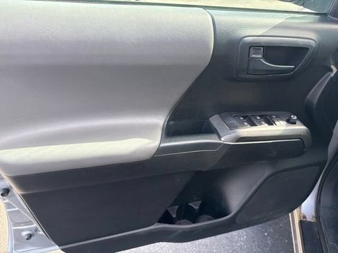 Used 2019 Toyota Tacoma TRD Sport AWD/4WD image 25