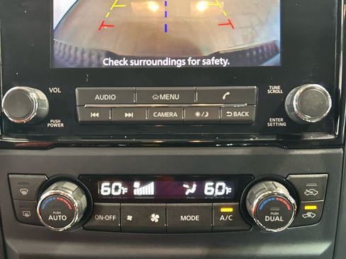 Used 2023 Nissan Titan SV w/ SV Convenience Package AWD/4WD image 5