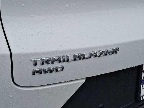Used 2025 Chevrolet TrailBlazer LT w/ Convenience Package AWD/4WD image 19