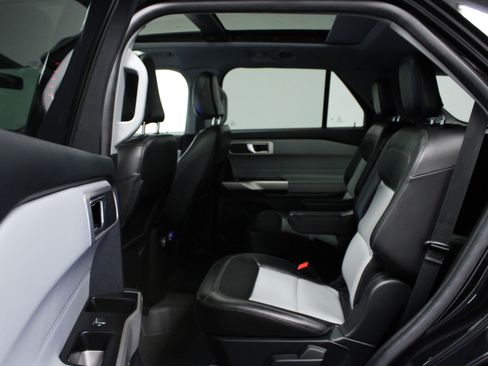 Used 2023 Ford Explorer XLT w/ Equipment Group 202A image 13