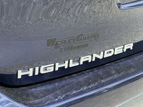 Used 2022 Toyota Highlander Limited FWD image 10